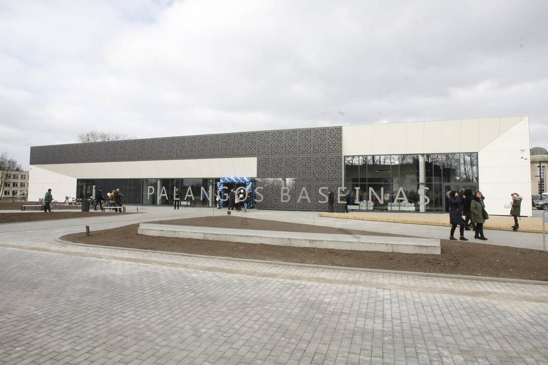Palanga švenčia: duris atvėrė modernus baseinas