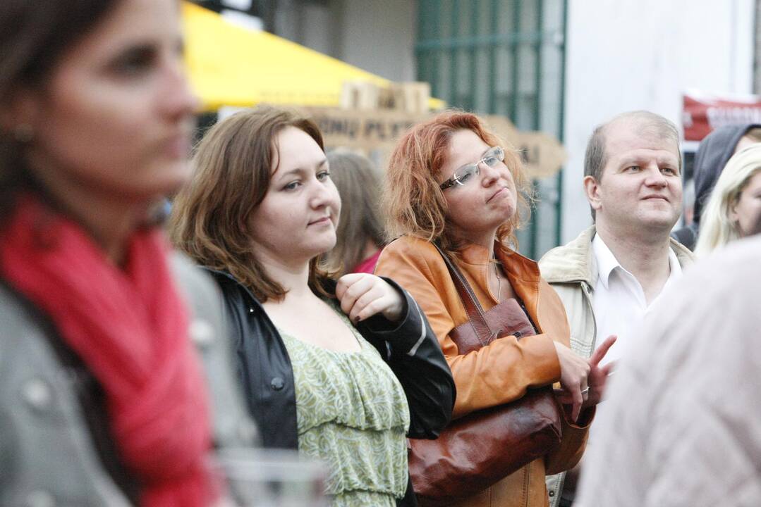 Aludario diena tęsiasi
