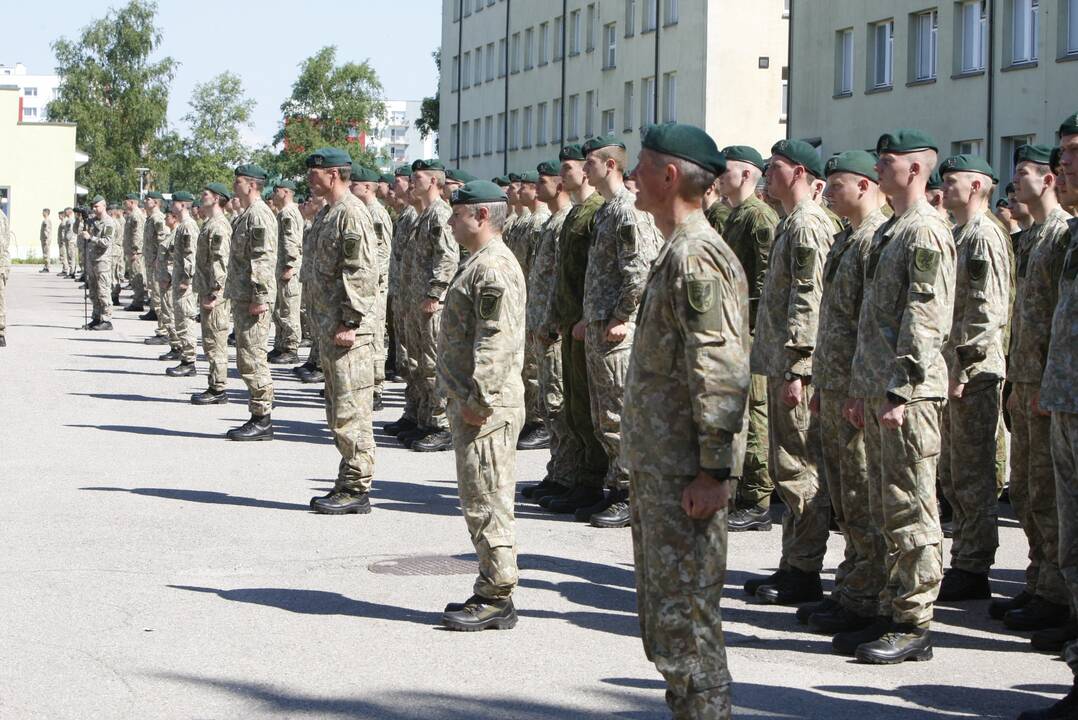 Klaipėdos Dragūnų batalione – vadų pasikeitimas ir šauktinių išlydėtuvės