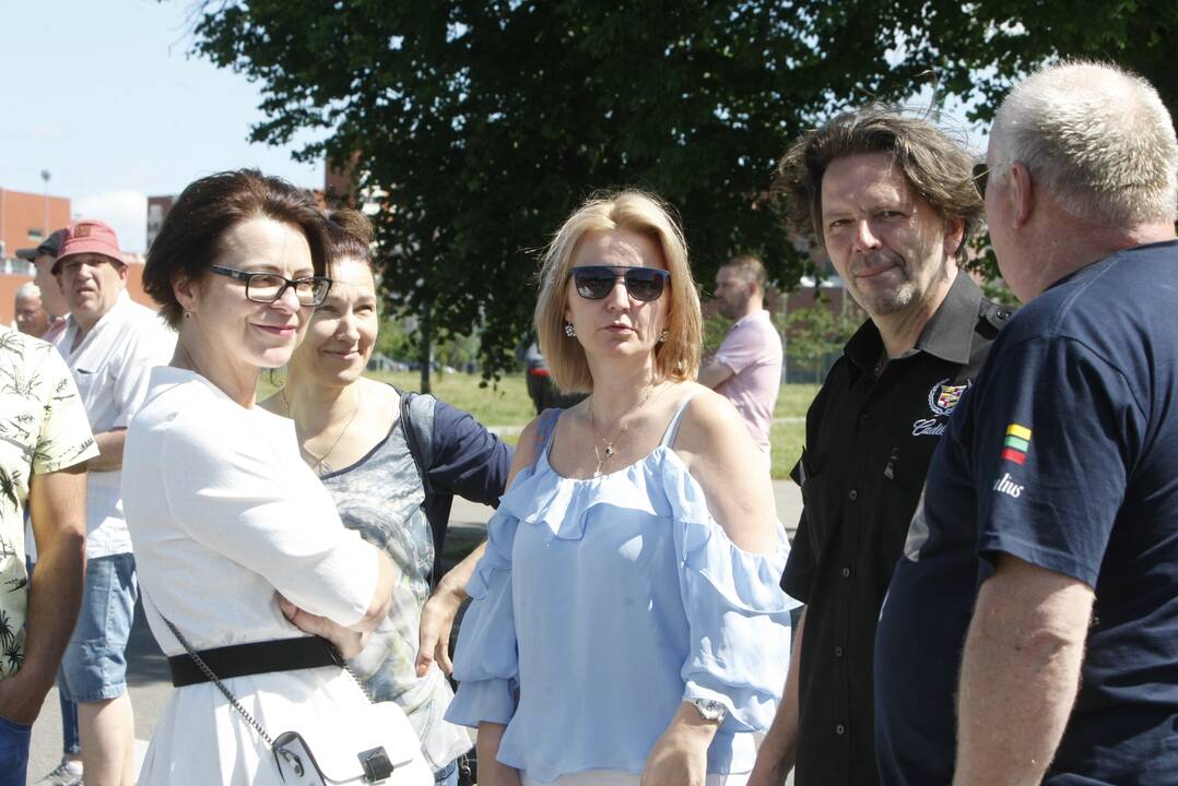 Sezoną pradėjo senovinių automobilių asociacija „Seni kibirai“