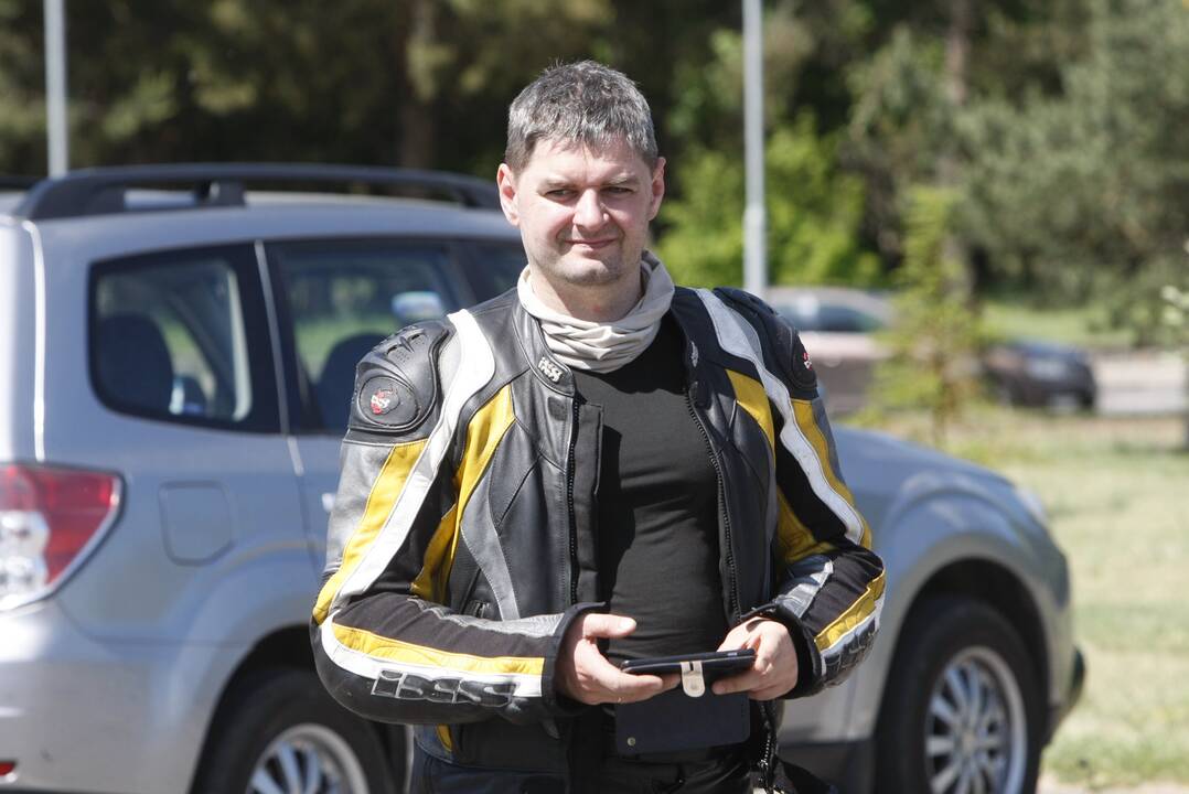 Sezoną pradėjo senovinių automobilių asociacija „Seni kibirai“