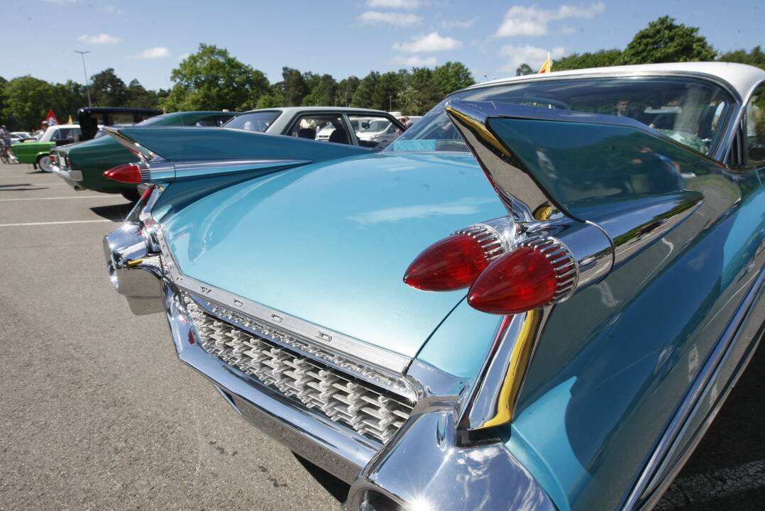 Sezoną pradėjo senovinių automobilių asociacija „Seni kibirai“