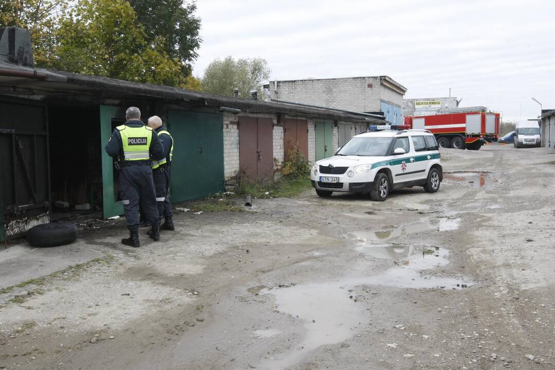 Garaže kilus gaisrui nukentėjo vyras