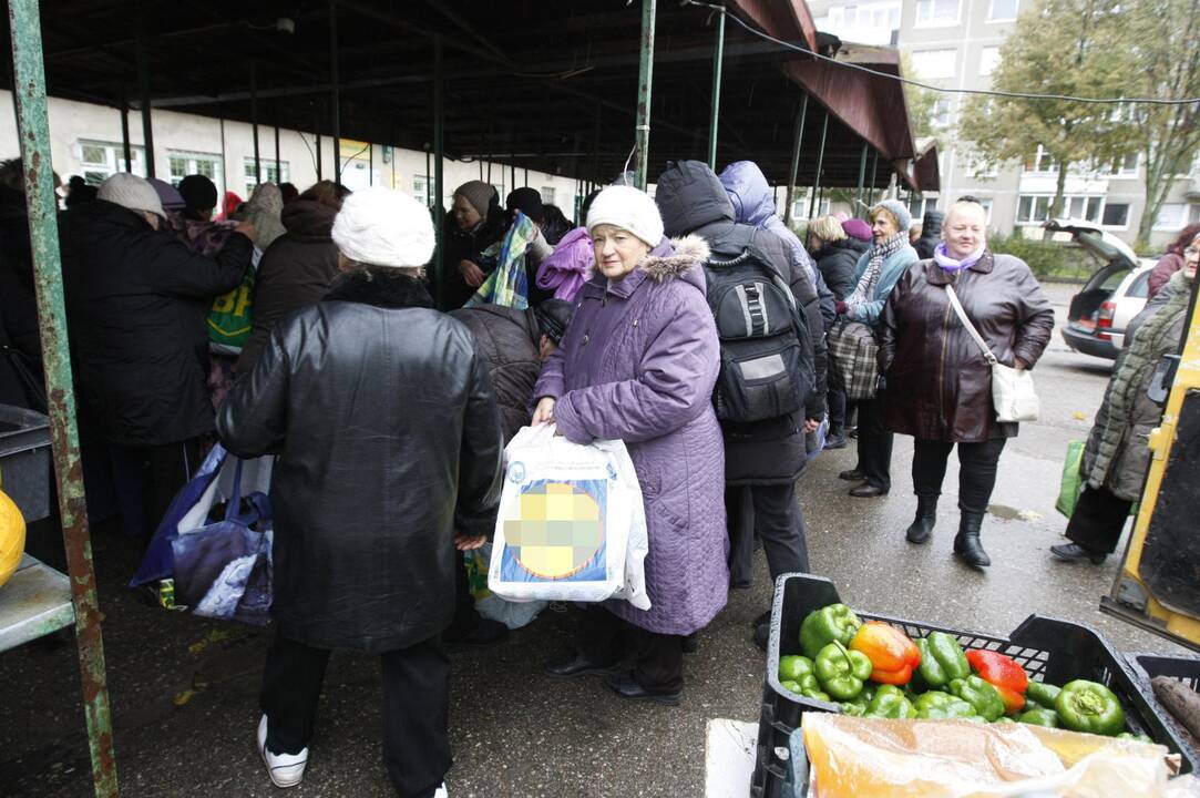 Rūbų dalijimas Klaipėdoje