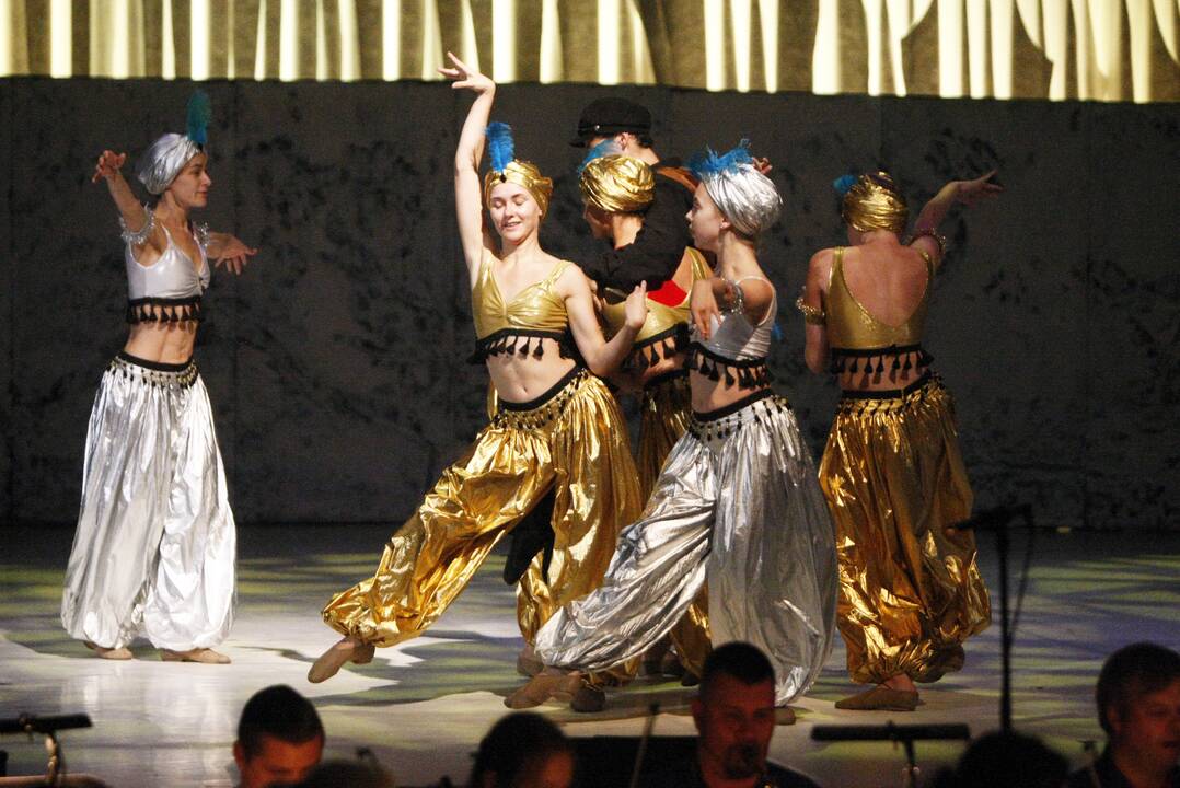 Teatras augina žvaigždes