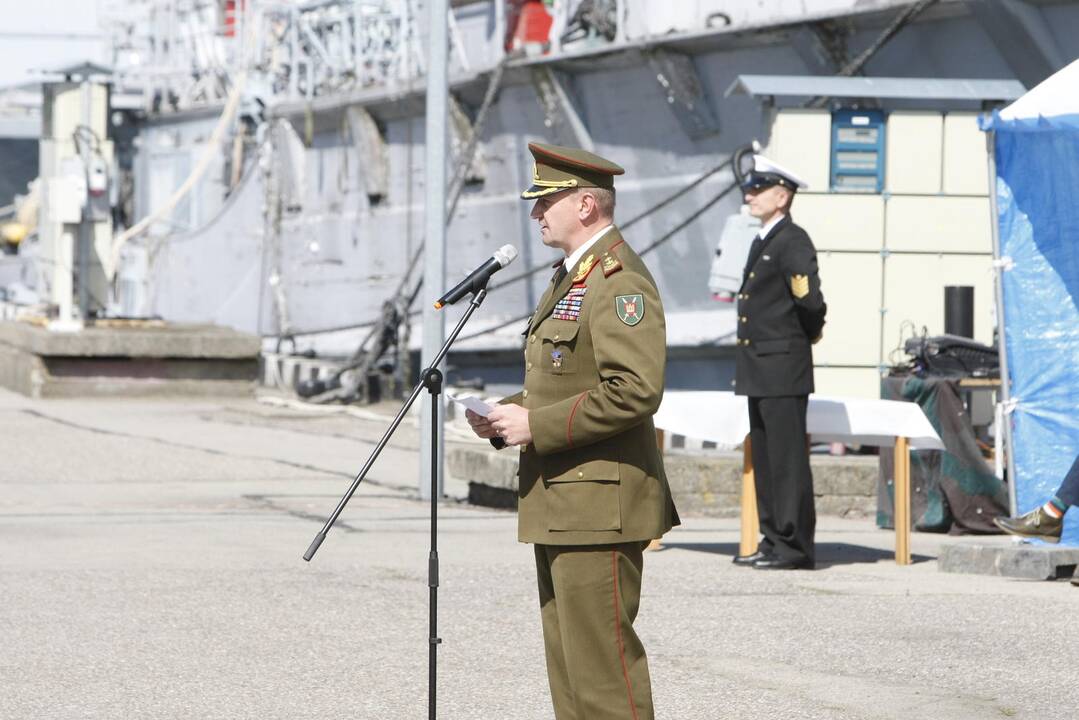 Karinių jūrų pajėgų vadų pasikeitimo ceremonija.