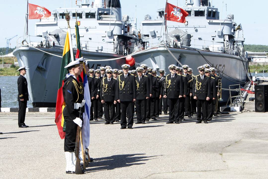 Karinių jūrų pajėgų vadų pasikeitimo ceremonija.