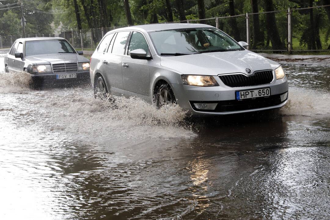 Po liūties ir vėl skęsta Kaunas