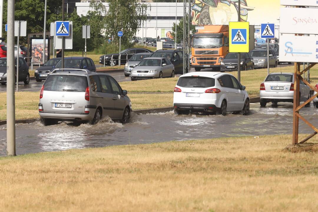 Po liūties ir vėl skęsta Kaunas