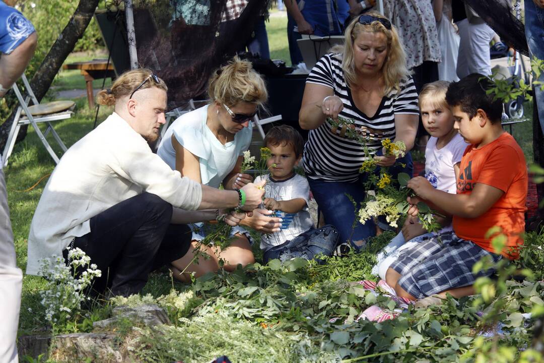 „Kvapų naktis“ VDU Botanikos sode