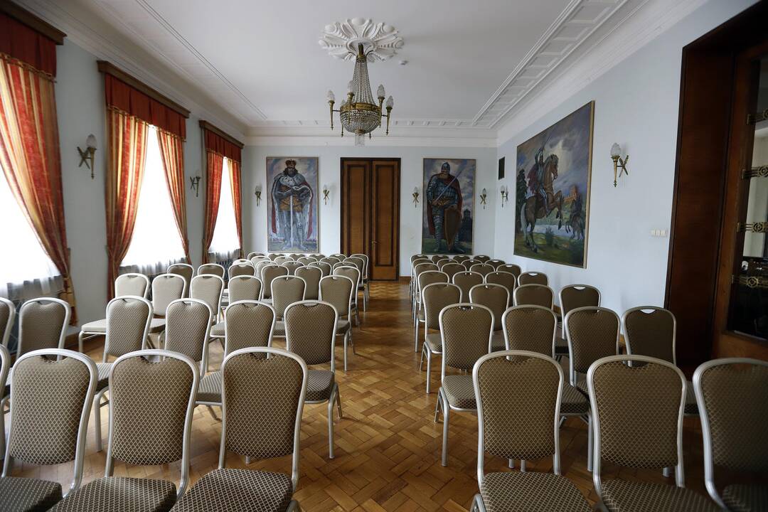 Ekskursija po Karininkų ramovę.
