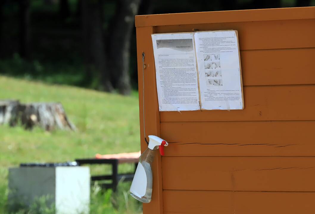 Kauniečiai gelbėjasi nuo karščio