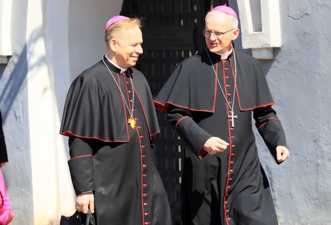 Arkivyskupas K. Kėvalas įžengė į Kauno arkikatedrą