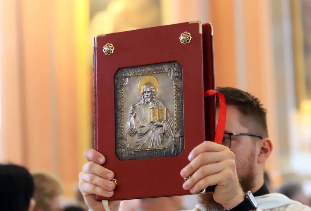 Arkivyskupas K. Kėvalas įžengė į Kauno arkikatedrą