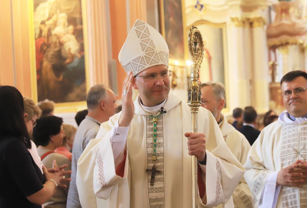 Arkivyskupas K. Kėvalas įžengė į Kauno arkikatedrą