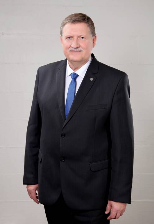 Ankšta: daugiabučių namų kiemuose sunku rasti vietos automobiliui pastatyti.