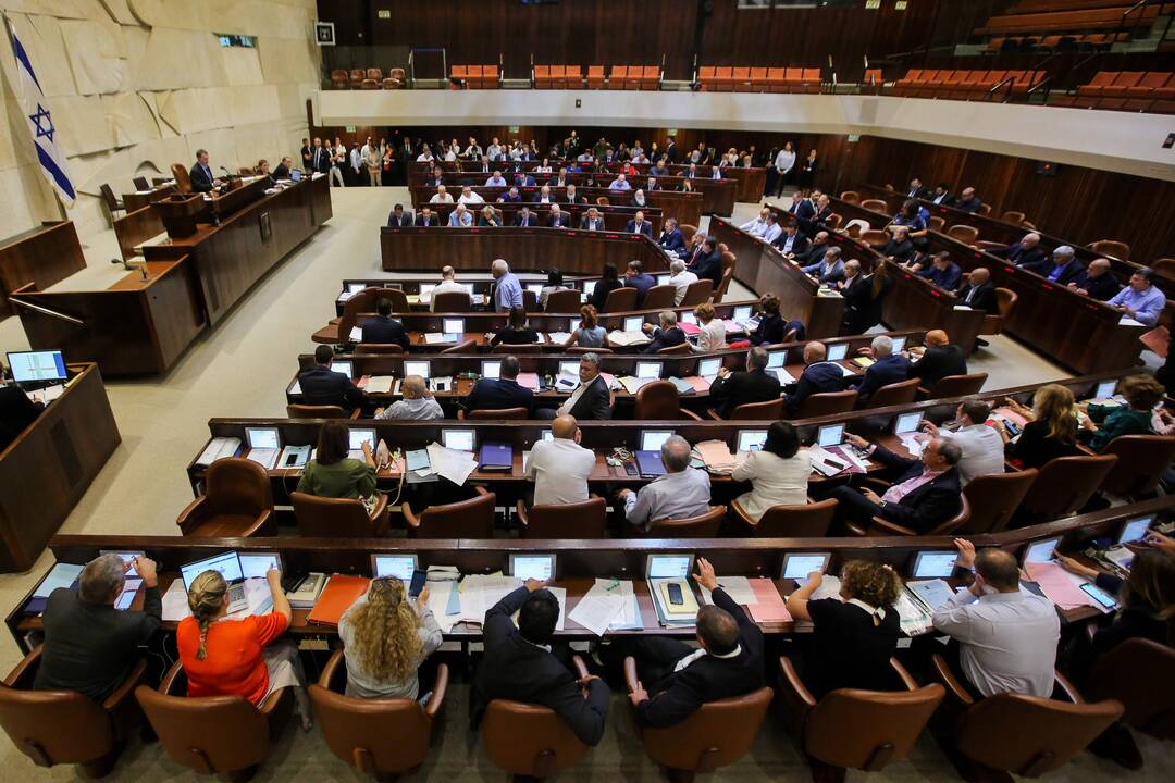 Izraelio įstatymų leidėjai atmetė įstatymo projektą dėl parlamento paleidimo