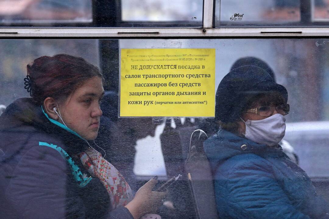 Koronaviruso suvaldymas rusiškai: „išmeskite juos iš autobuso“
