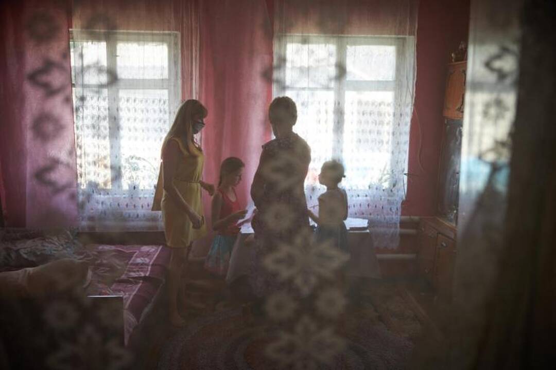Dėl COVID-19 visame pasaulyje skursta dešimtys milijonų vaikų