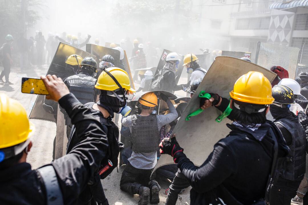 Mianmare prasidėjus visuotiniam streikui žuvo trys protestuotojai