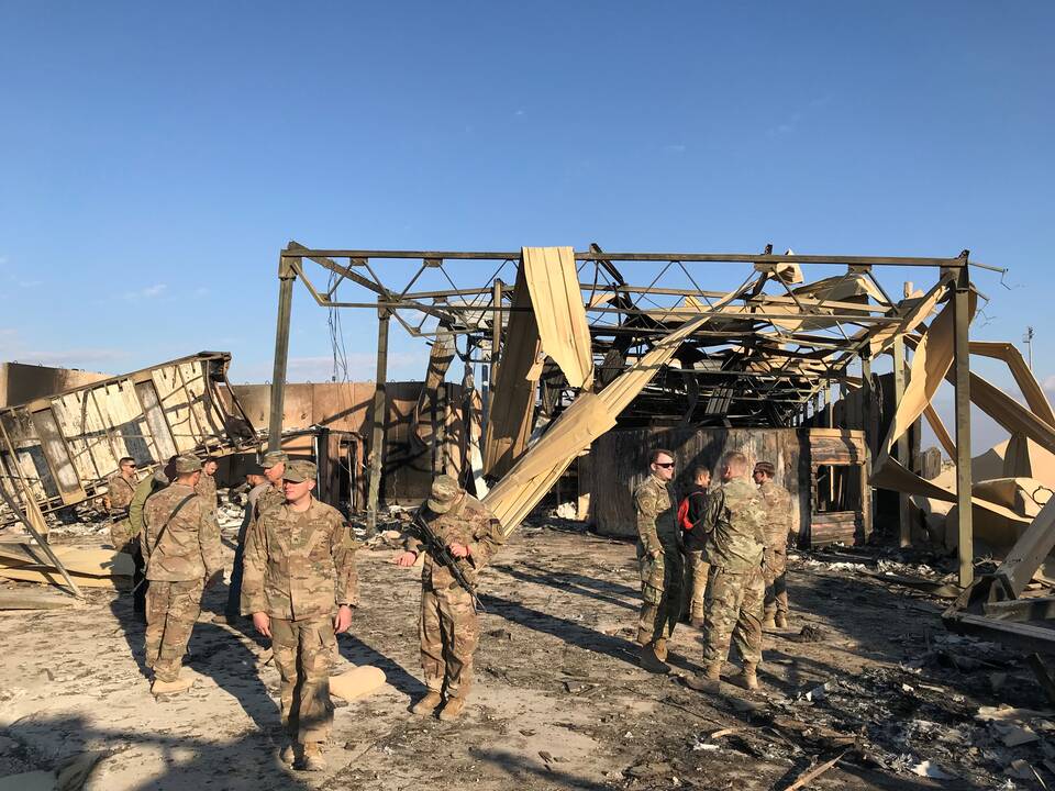 Irako bazė, kurioje yra JAV vadovaujamos koalicijos karių, apšaudyta raketomis 