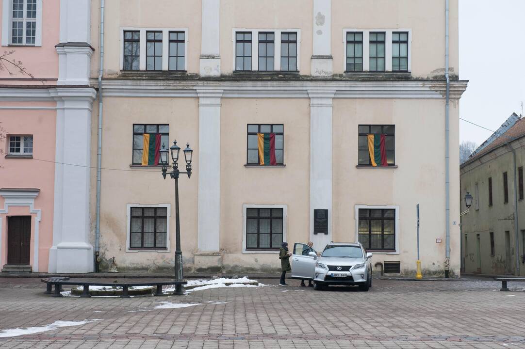 Trispalvės Rotušės aikštėje