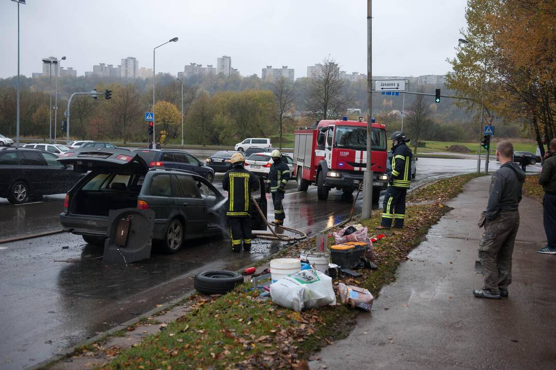 Šiaurės pr. supleškėjo BMW