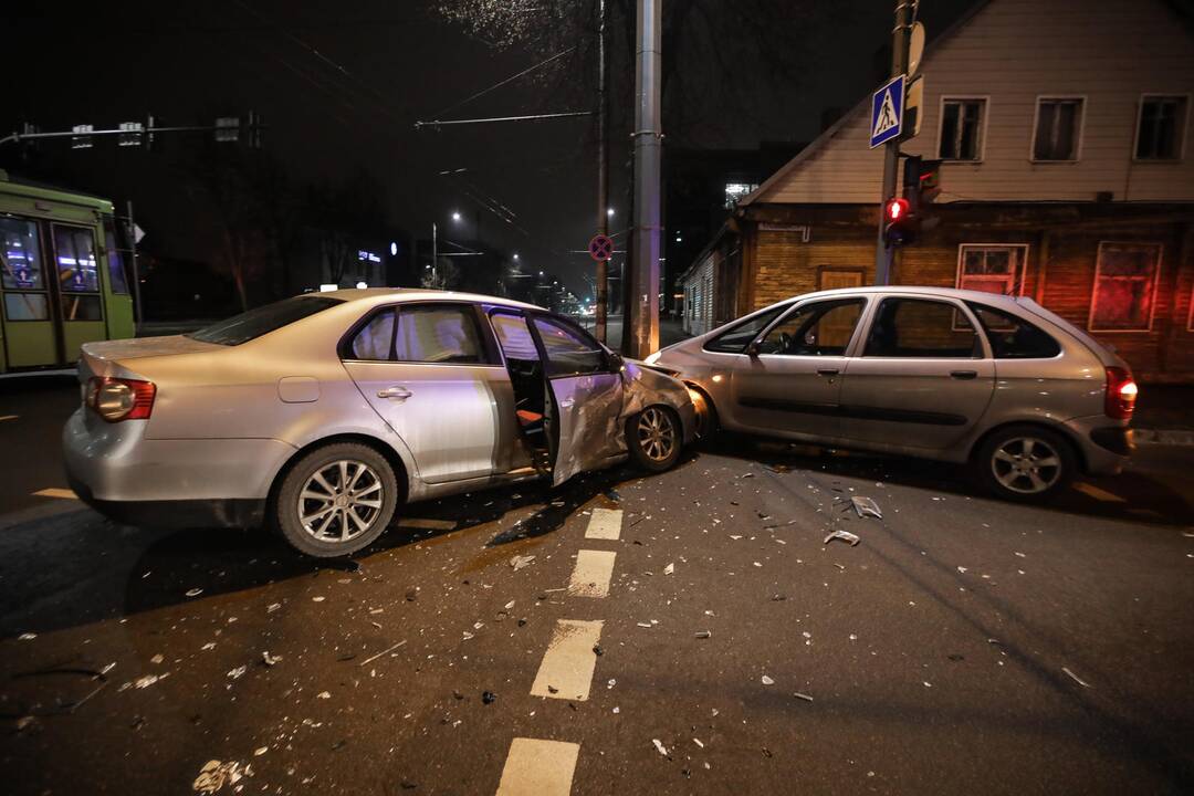 Avarija Savanorių pr. ir K. Petrausko g. sankryžoje