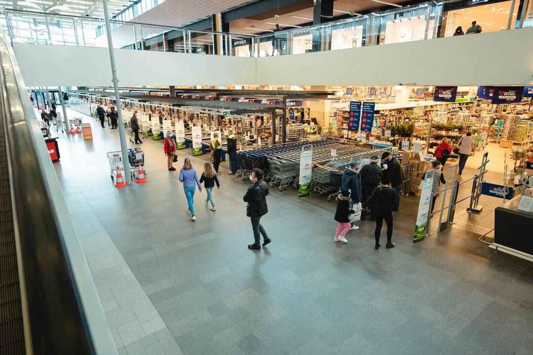 Lauktų spūsčių didžiuosiuose prekybos centruose - nė kvapo