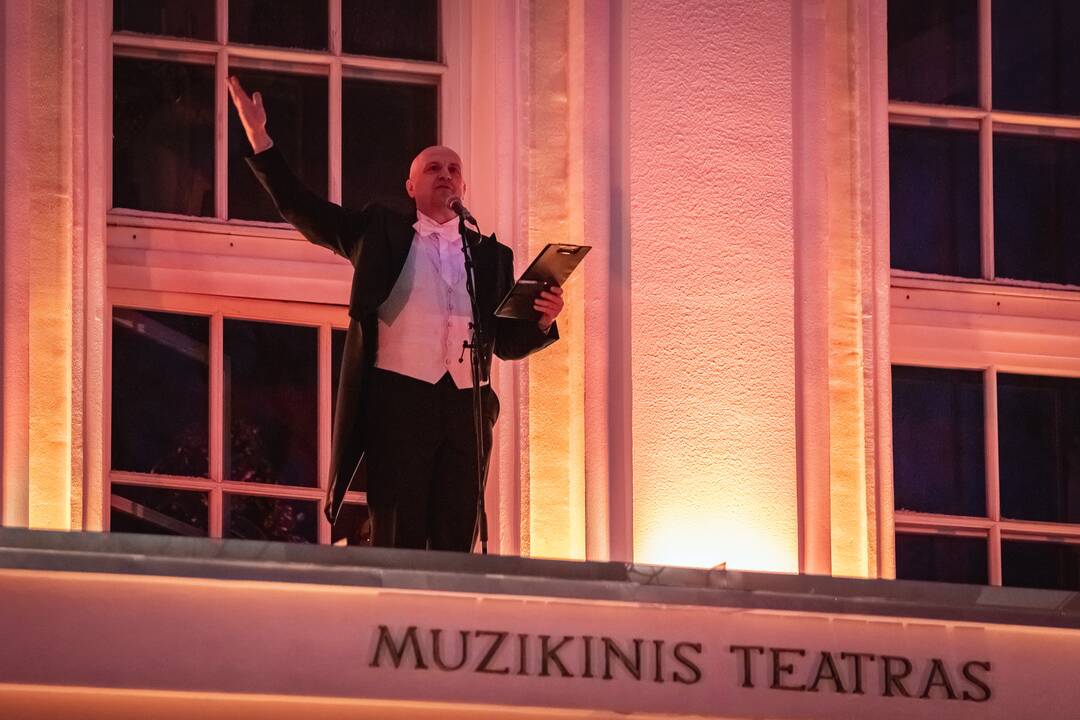 Muzikinis teatras siunčia kauniečiams šviesos ir garso sveikinimą
