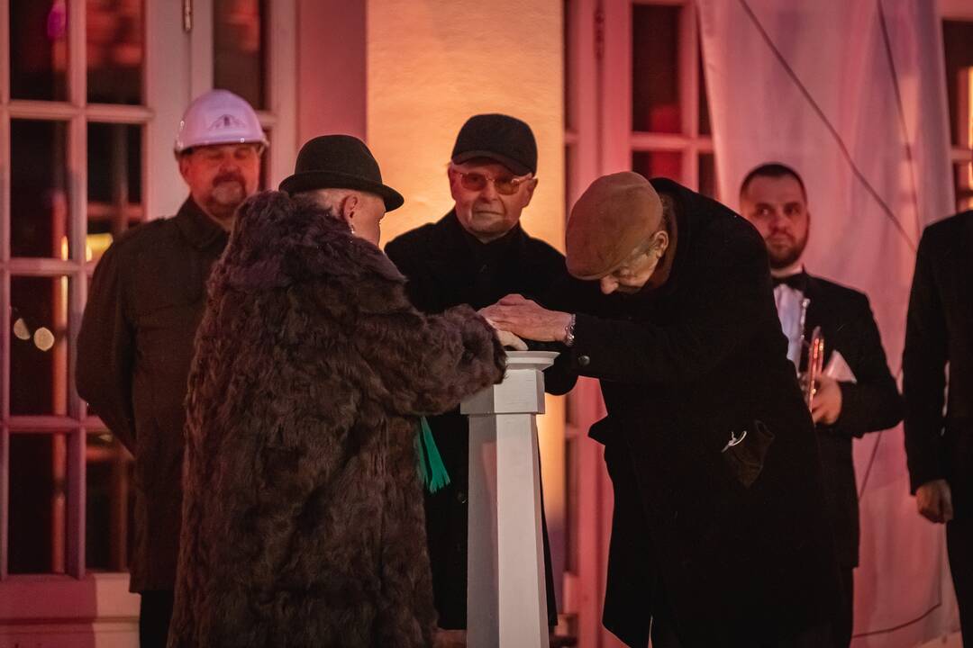 Muzikinis teatras siunčia kauniečiams šviesos ir garso sveikinimą