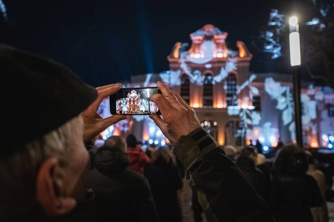 Muzikinis teatras siunčia kauniečiams šviesos ir garso sveikinimą