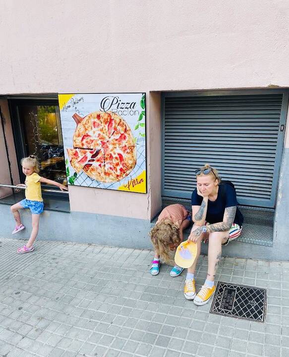 Požiūris: L. ir E. Ruibiai savo dukterims nori parodyti, kad knygos, kelionės, veiklos kartu yra vertingiau ir prasmingiau negu ekranai.