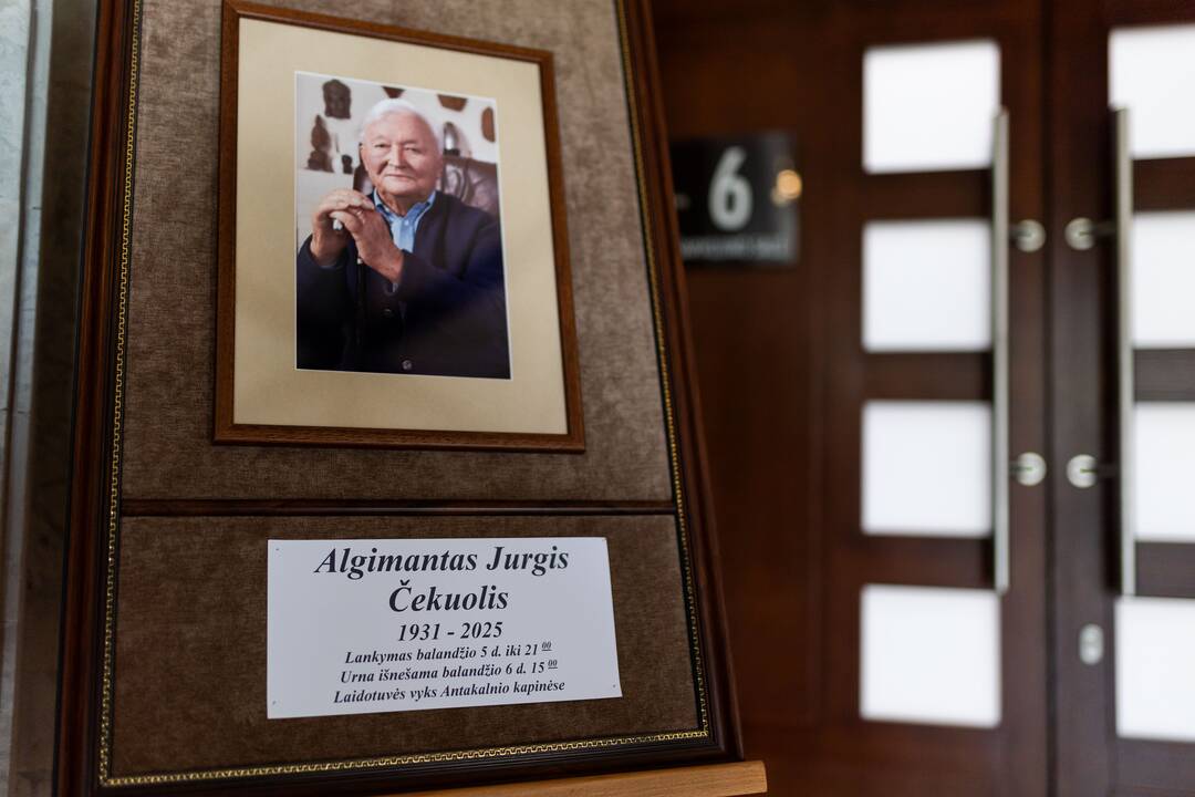 Vilniuje atsisveikinama su Algimantu Čekuoliu