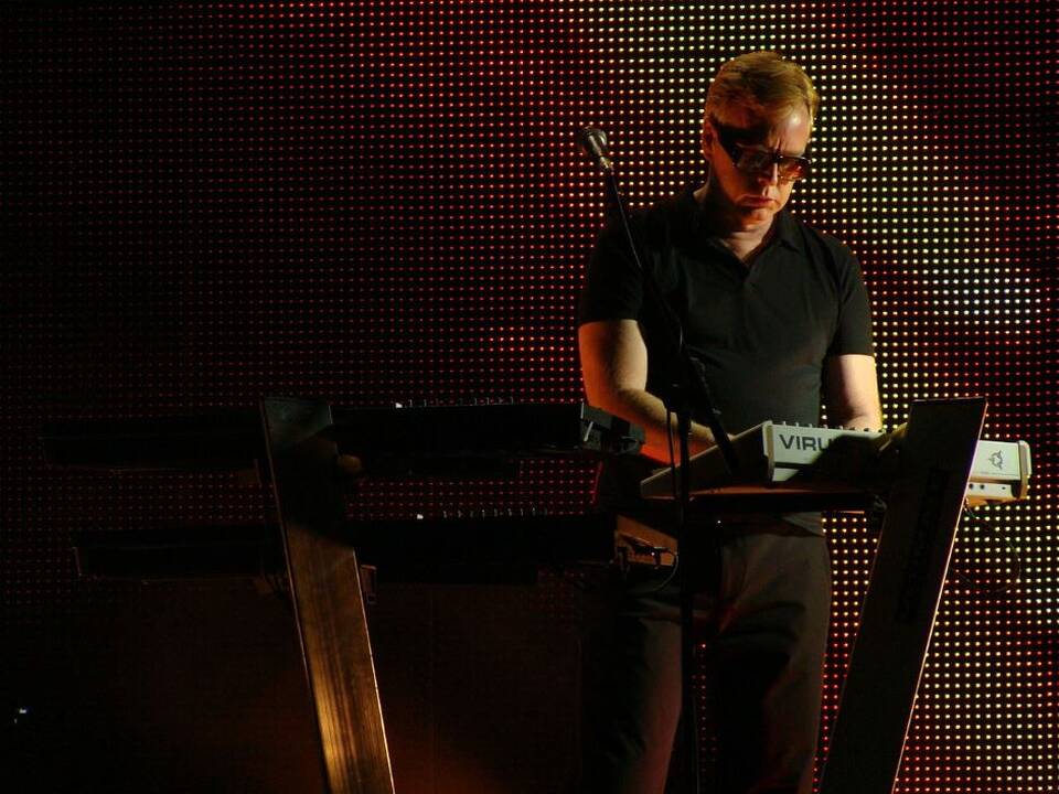 1961 – gimė grupės „Depeche Mode“ muzikantas Andy Fletcher (Endis Flečeris).