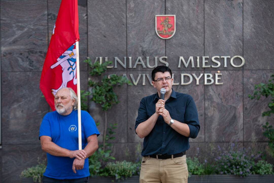 Vilniuje – piketas dėl nukabintos atminimo lentos K. Škirpai