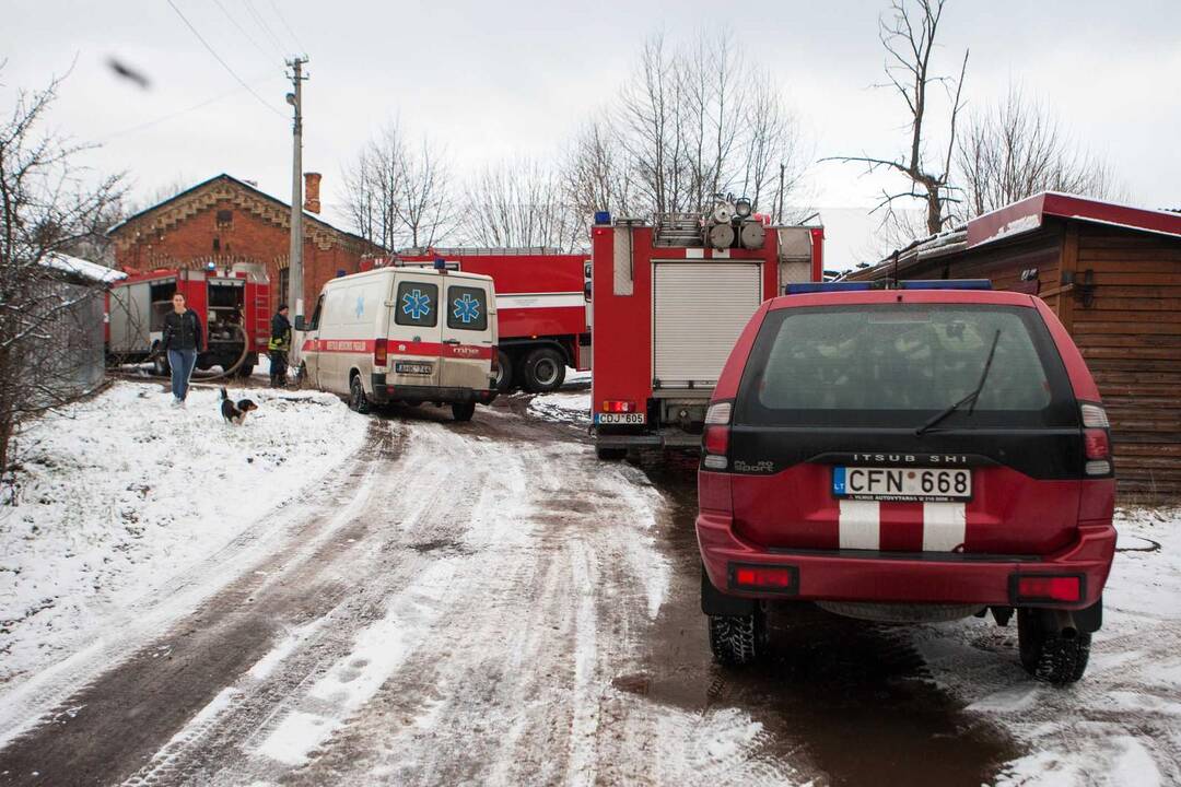 Šančiuose degė medinis namas