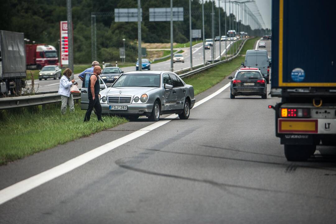 Avarija autostradoje Vilnius-Kaunas