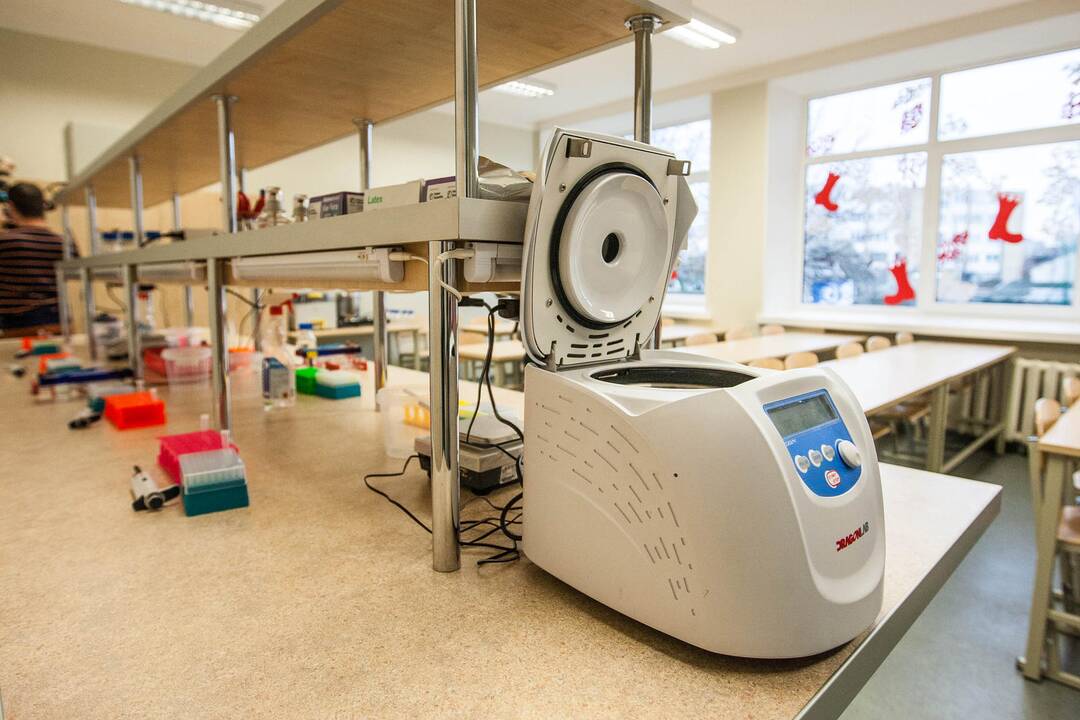 Biotechnologijų laboratorijos atidarymas mokykloje