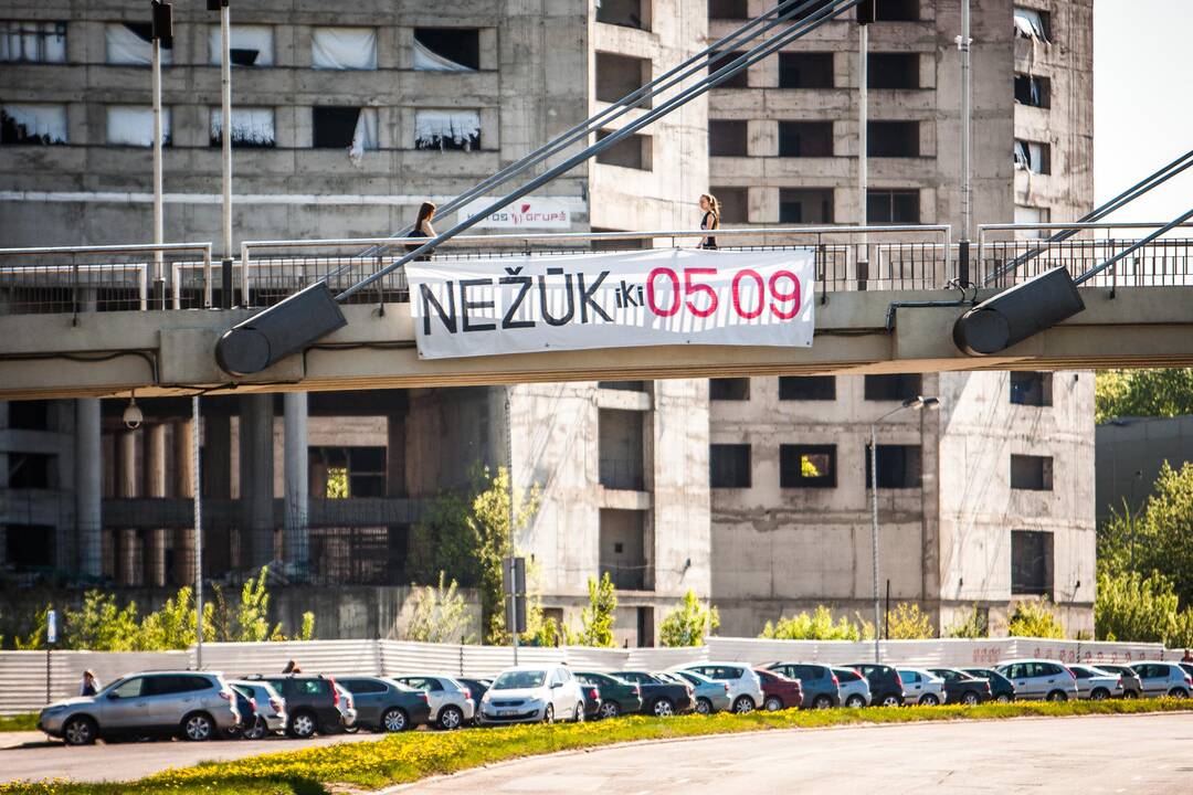 Plakatas "Nežūk iki 05 09"