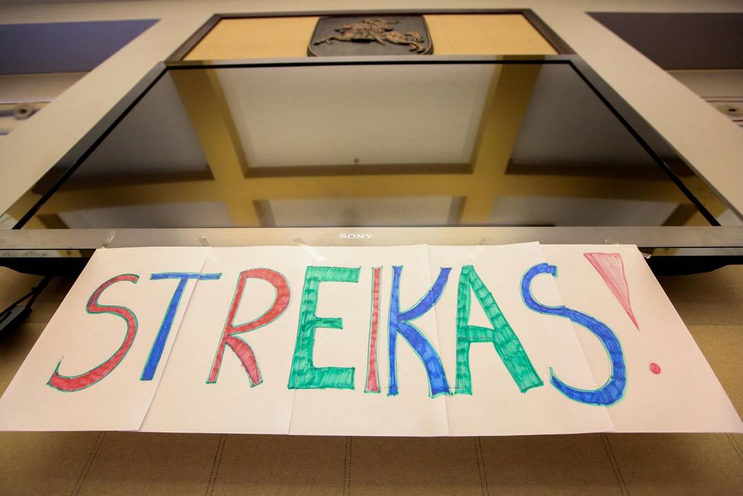 Trišalė taryba tikisi susitarti dėl streikų nepaprastosios padėties metu