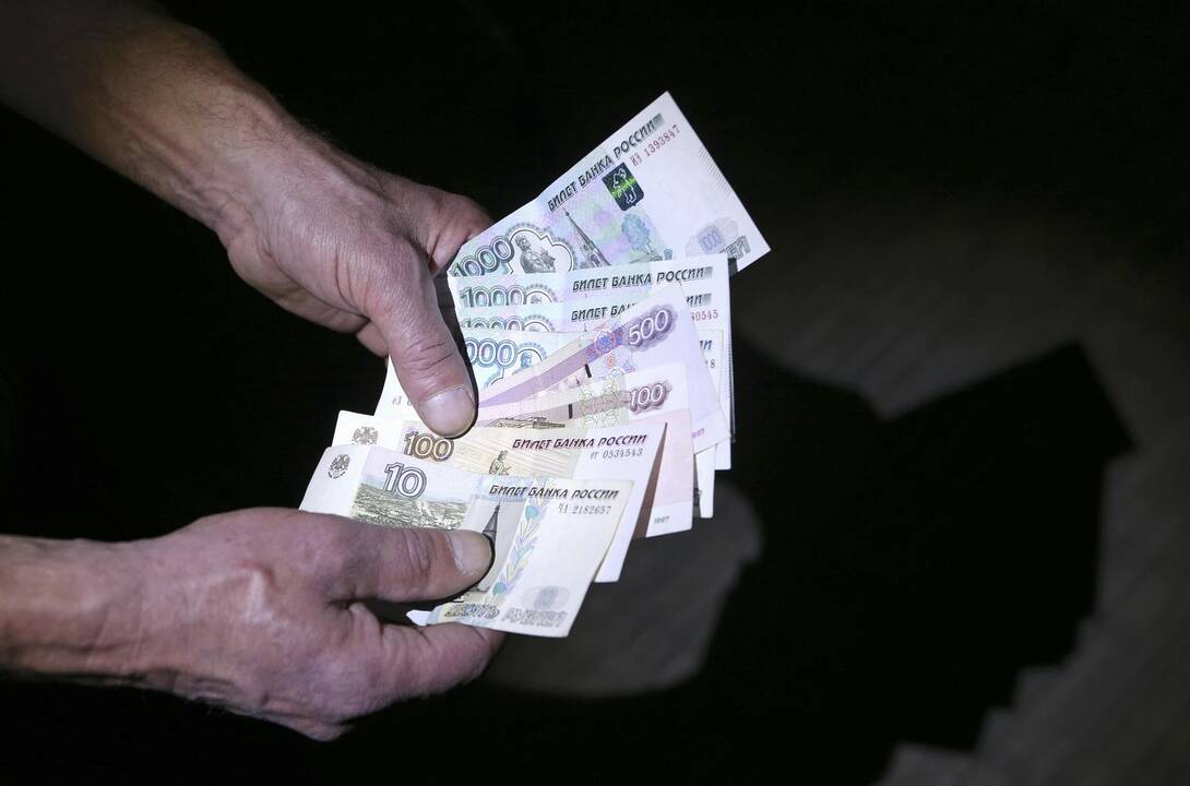 Rublis pasiekė naują žemumą