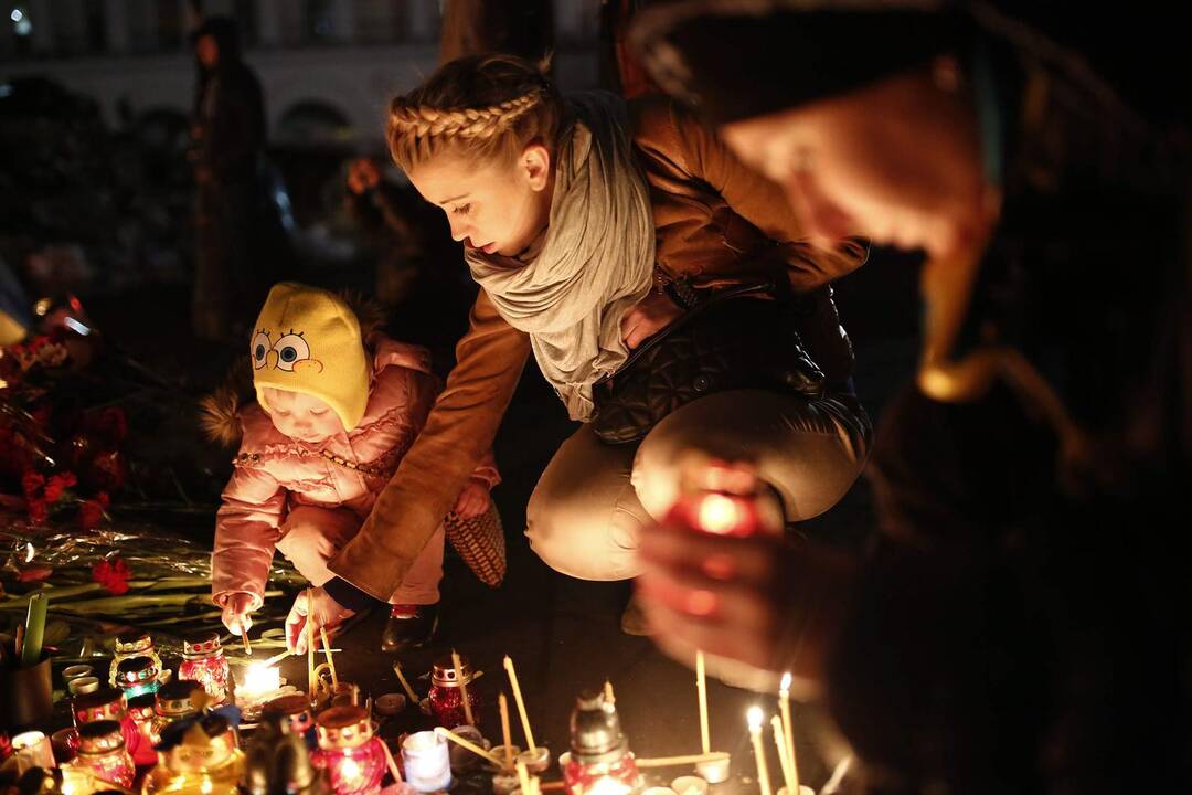 Ukrainiečiai gedi protestų aukų.