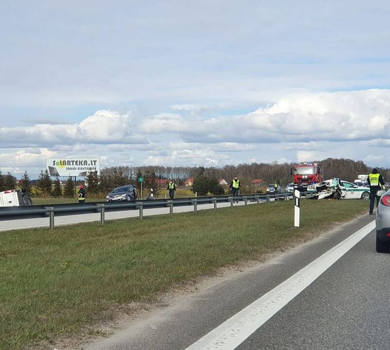 Byla: dėl avarijos, kurioje į policijos automobilį atsitrenkė klaipėdiečių šeimos mašina, verda aistros. Tyrimą nuspręsta nutraukti, tačiau nukentėjusieji pasiruošę bylinėtis iki galo.