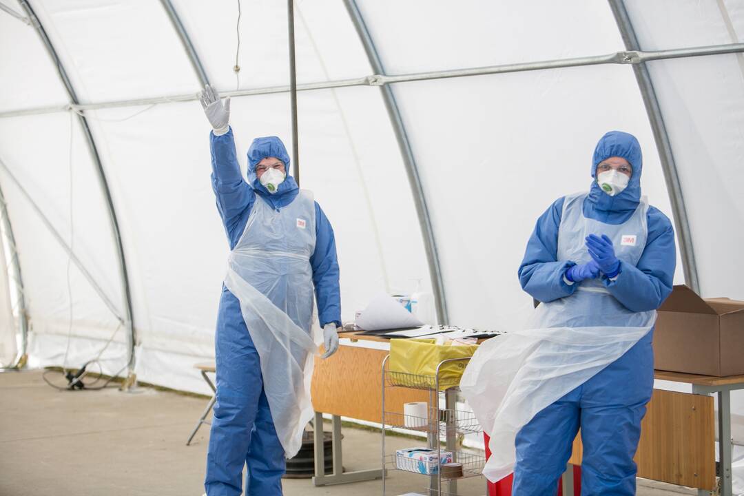 Balsavimas: dėl kontakto su COVID-19 sergančiu asmeniu keturi uostamiesčio politikai apribojo savo rinkimų kampanijas, jiems tenka izoliuotis, kol paaiškės jų tyrimų rezultatai.