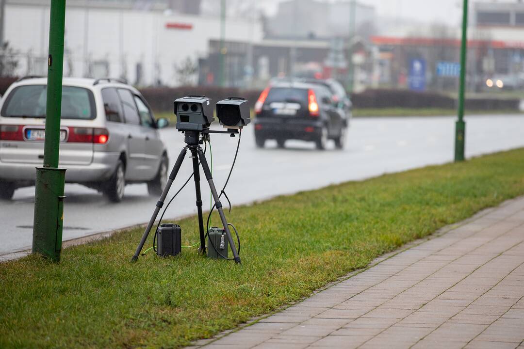 Trikojai toliau fiksuoja pažeidimus: nustatyta virš 2 tūkst. greičio viršijimo atvejų