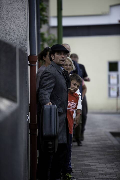 Kryptis: interaktyvus spektaklis kuriamas aktoriams kartu su savanoriais iš publikos ir auditorija keliaujant miesto gatvėmis. „Patys niekada nežinome, koks bus galutinis rezultatas“, – sako G.Shochatas.