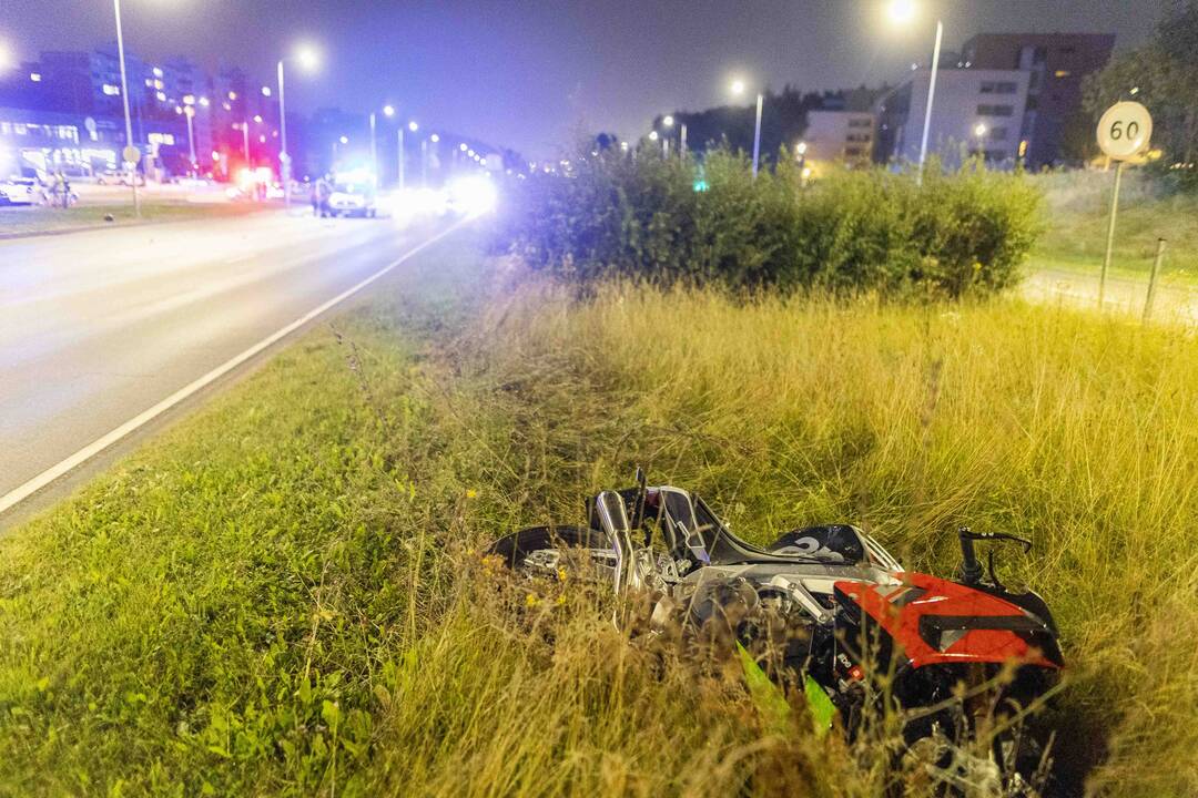 Vilniuje motociklininkas partrenkė ir mirtinai sužalojo pėsčiąjį