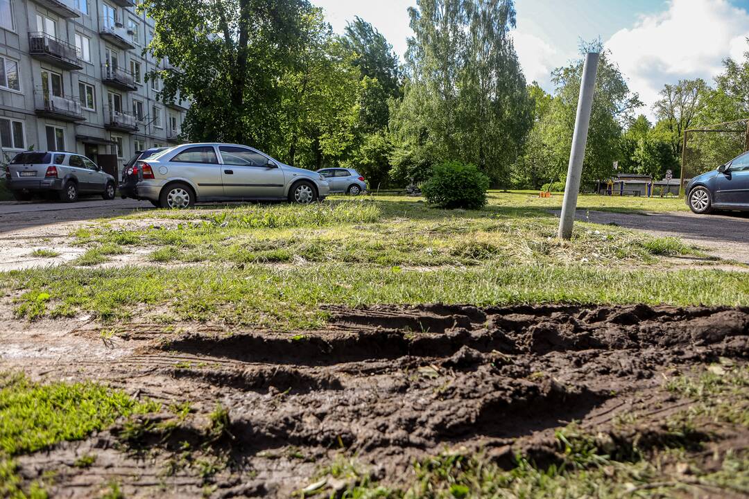 Skirtumas: renovuotas namas ir netvarkingas kiemas tarpusavyje išties nedera.