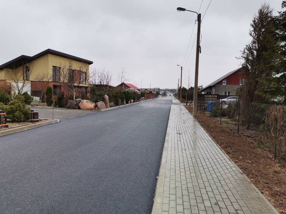 Dermė: rengiant dviračių tako ir erdvės prie Zapyškio Šv.Jono Krikštytojo bažnyčios apšvietimą pasirinkti retro stiliaus stulpai.